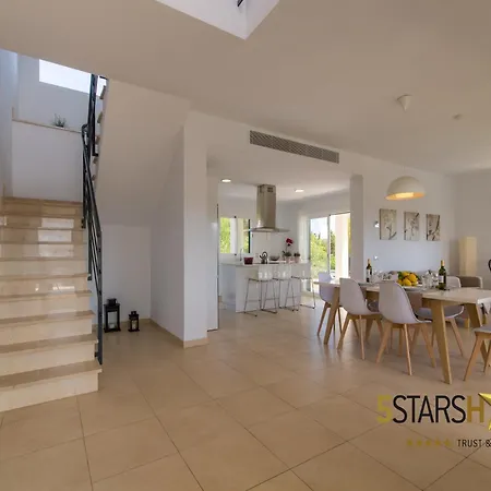 Modern Villa, 210m From Sandy