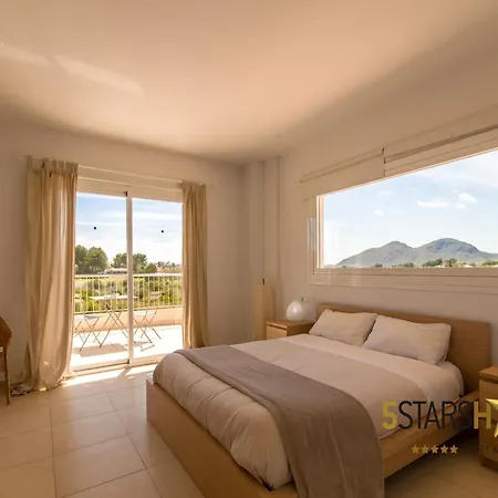 Villa Modern Villa, 210m From Sandy *