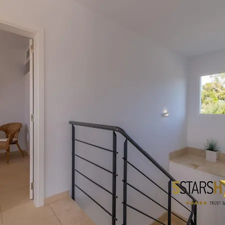 Modern Villa, 210m From Sandy *