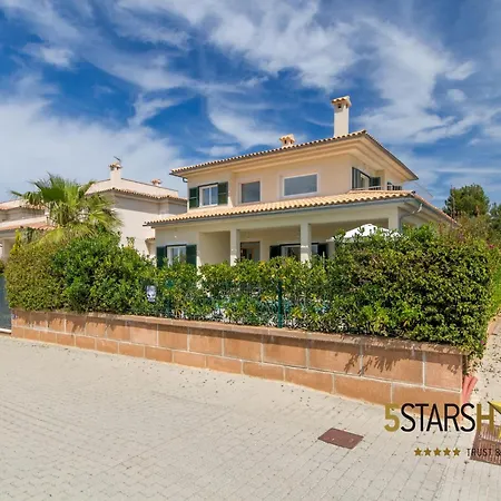 Modern Villa, 210m From Sandy