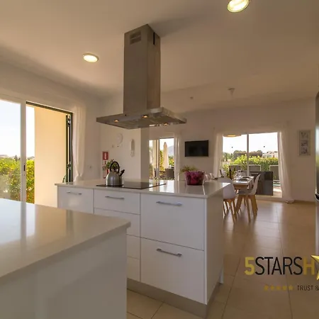 Modern Villa, 210m From Sandy