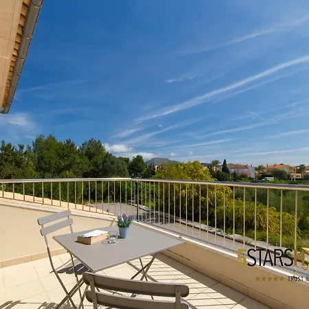 Modern Villa, 210m From Sandy Villa